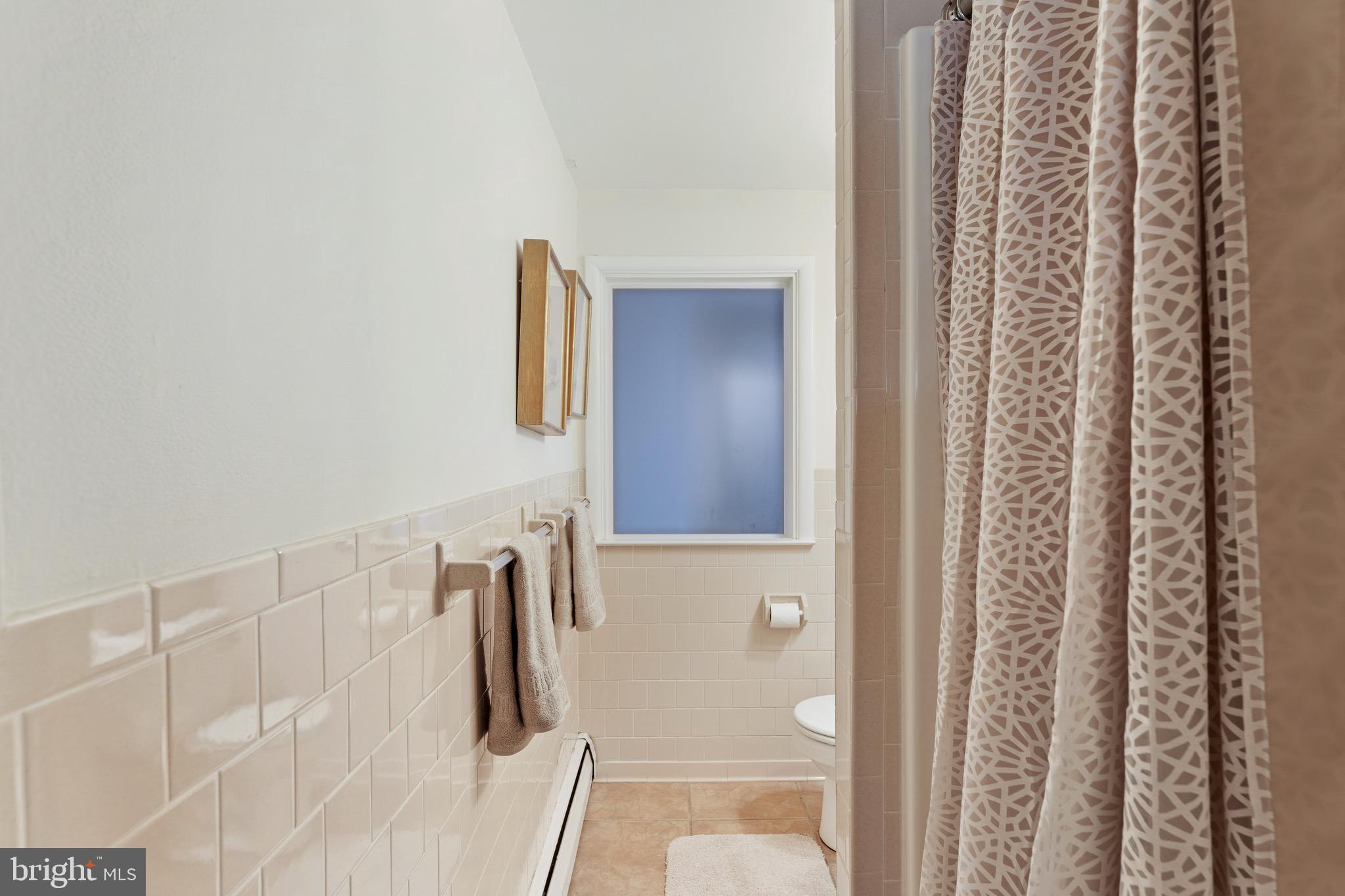 510 Epsom Road Towson, MD 21286 - Photo 15 of 48 Full bathroom on main level