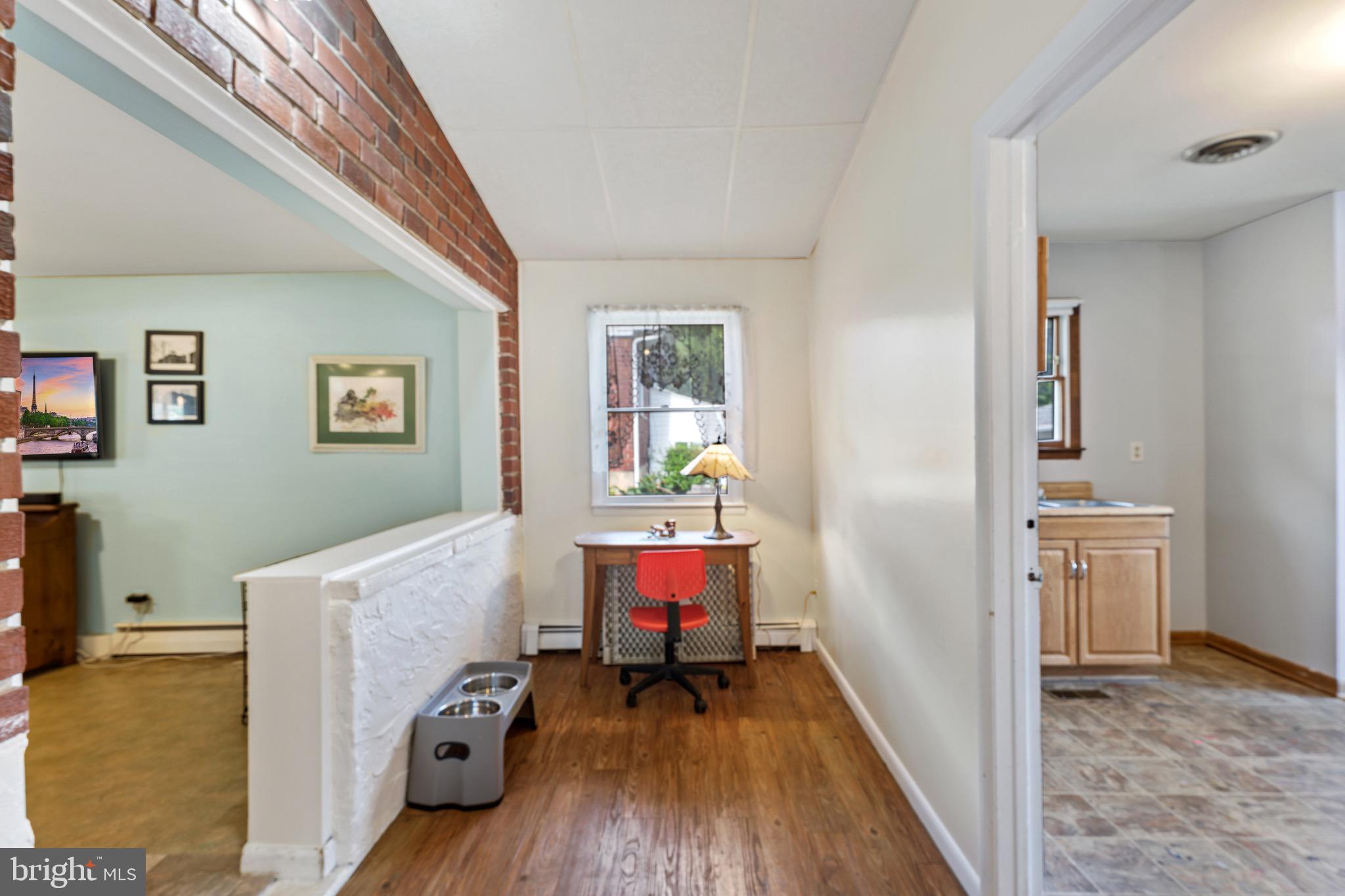 510 Epsom Road Towson, MD 21286 - Photo 22 of 48 Mud room with study nook