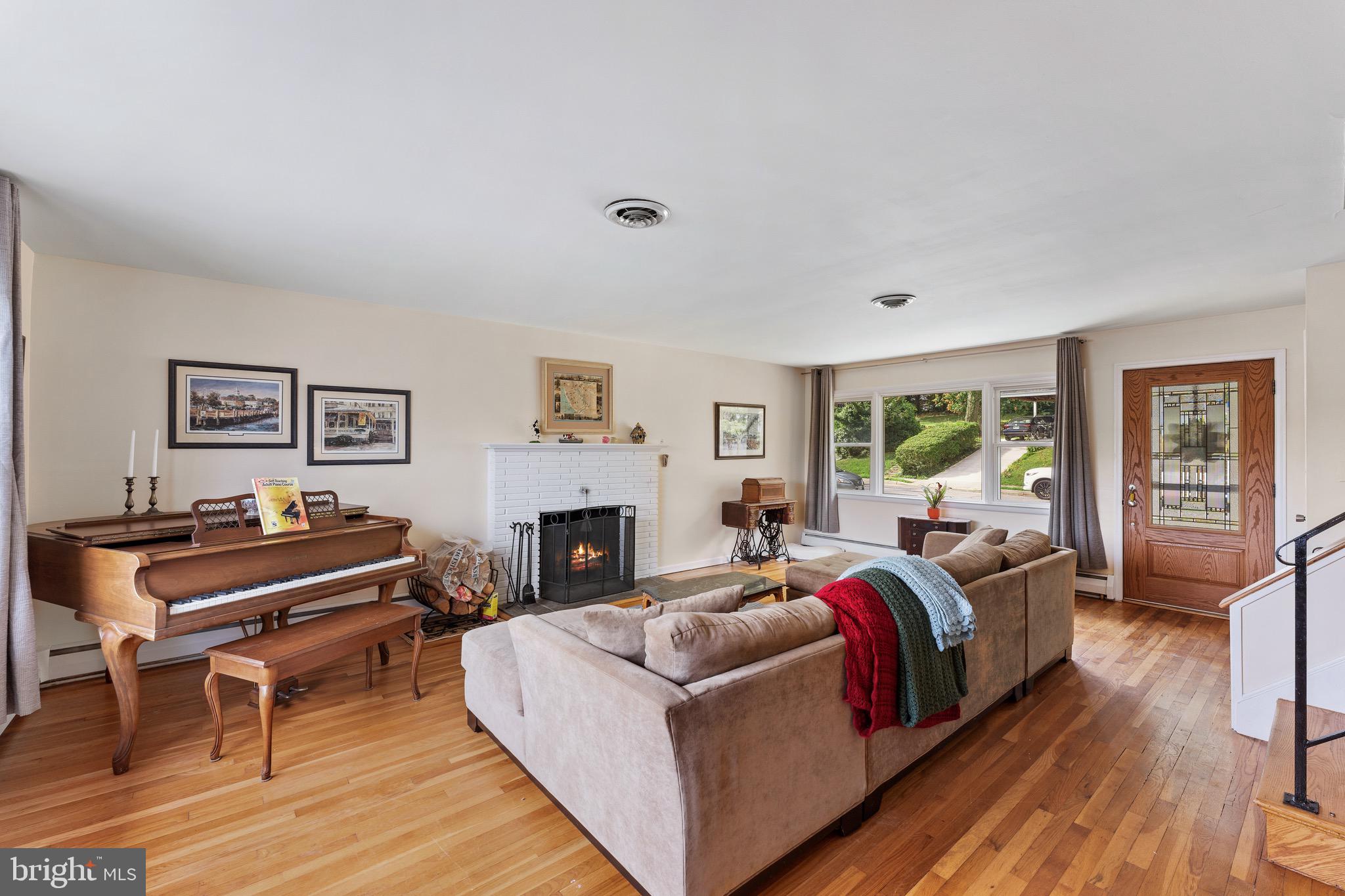 510 Epsom Road Towson, MD 21286 - Photo 4 of 48 Spacious living room, perfect for entertaining