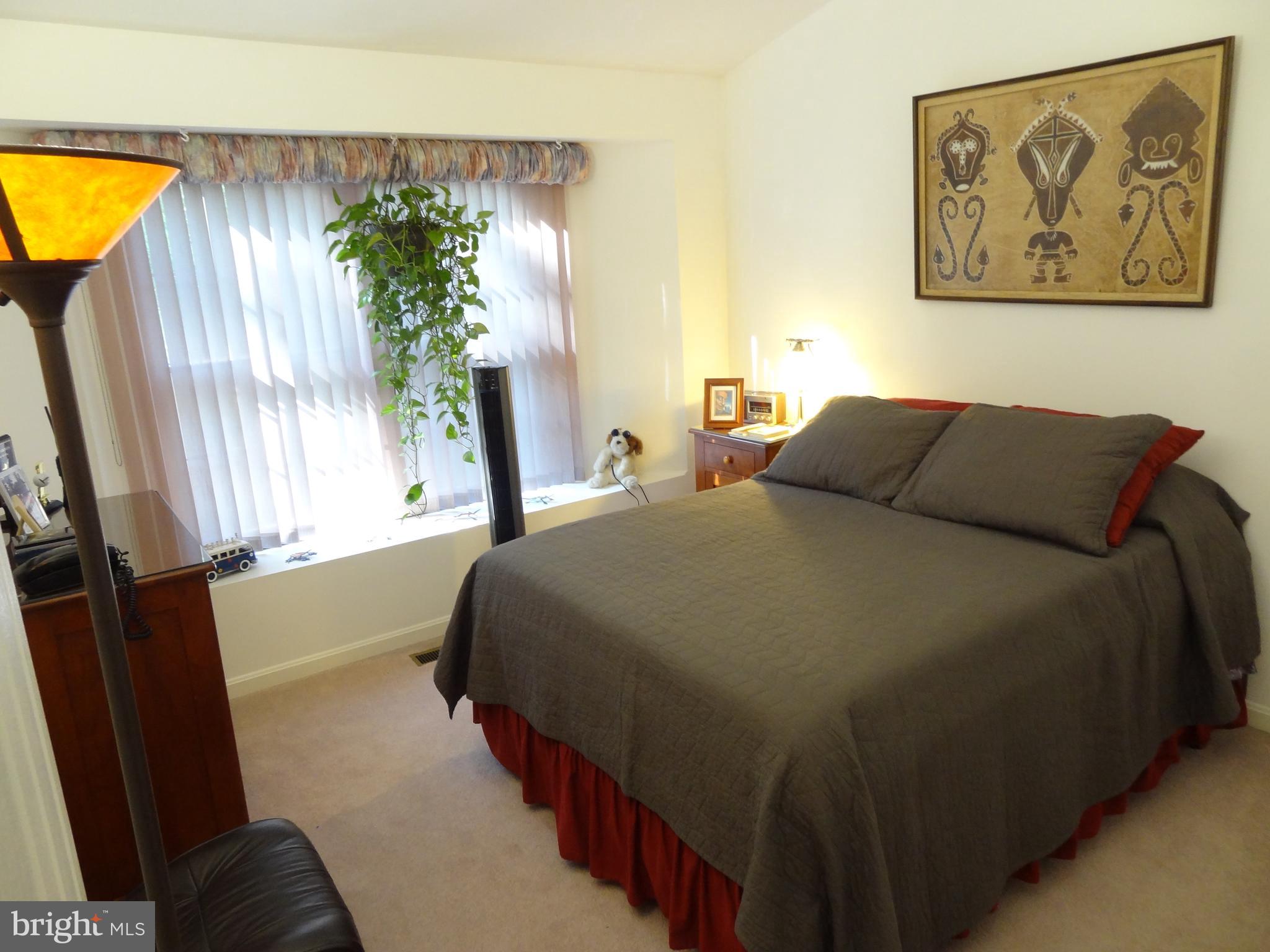 102 Spring Pl Way Annapolis, MD 21401 - Photo 15 of 27 Guest Bedroom