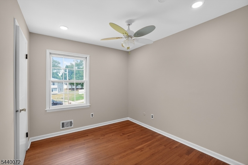 21 Ash Road Edison, NJ 08817 - Photo 19 of 35 Gallery Image 19