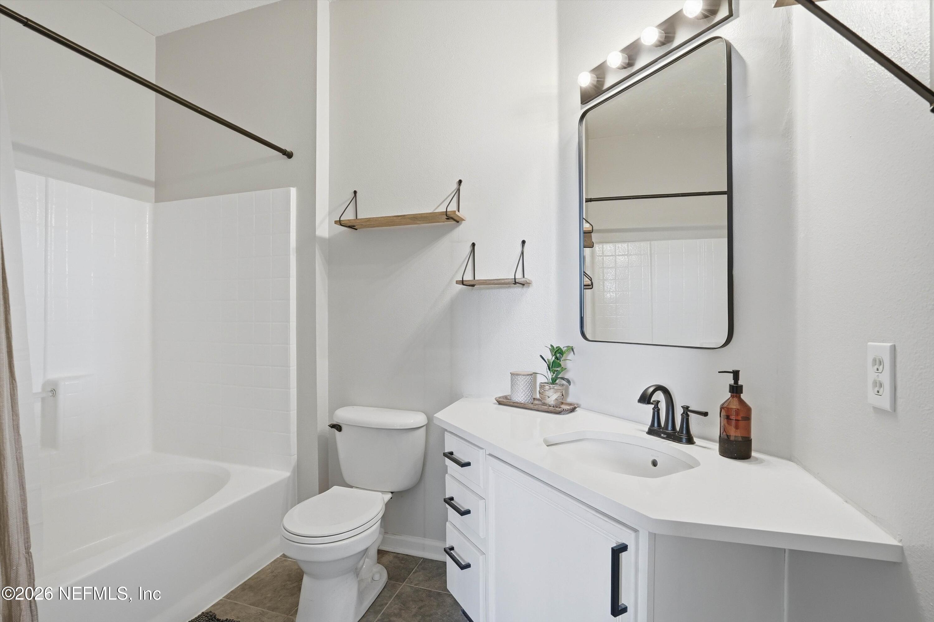 7990 Baymeadows Road, Unit 727 Jacksonville, FL 32256 - Photo 15 of 28 17-Primary Bathroom