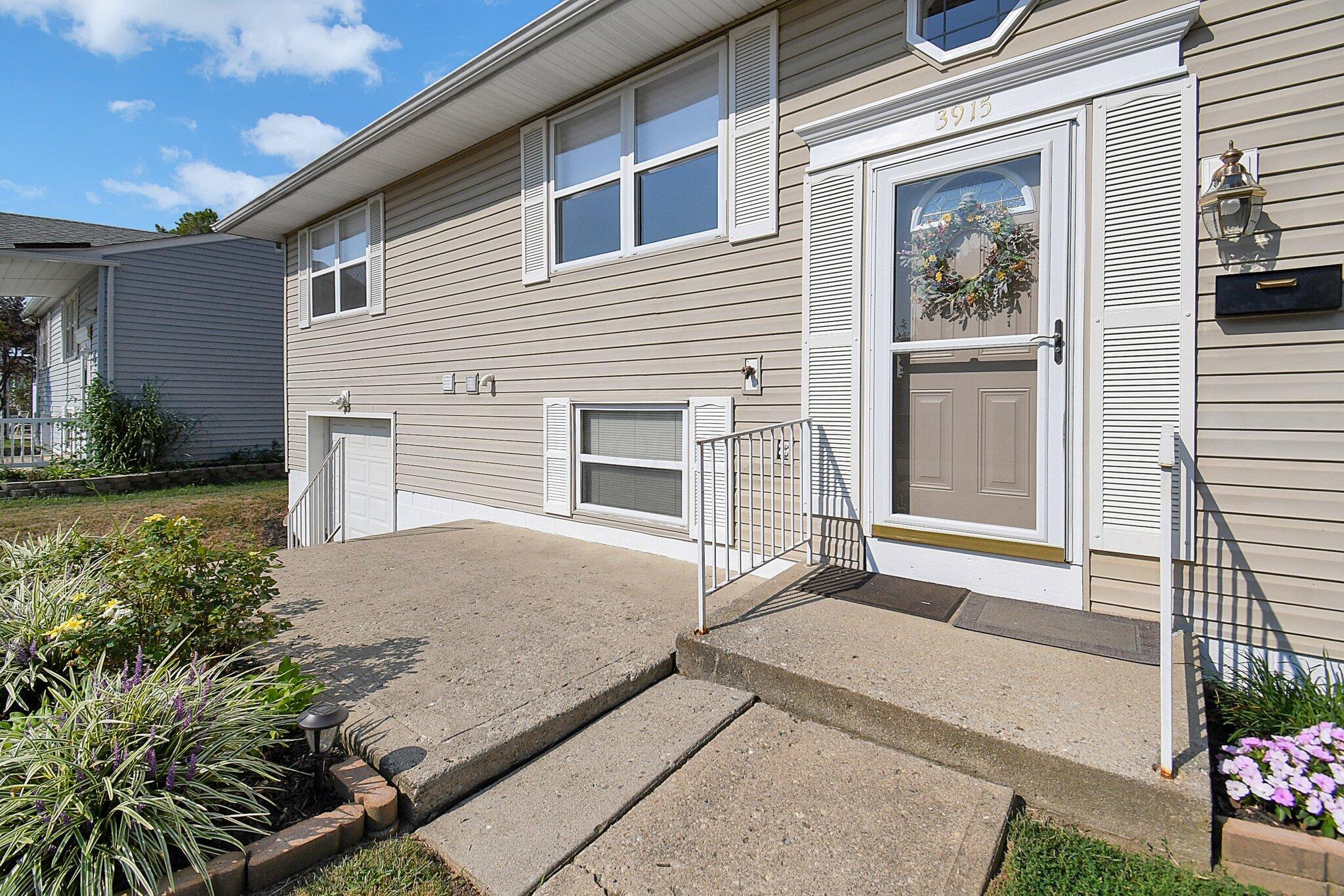 3915 Hillman Road West Columbus, OH 43207 - Photo 2 of 19 3-web-or-mls-3915-hillman-rd-w