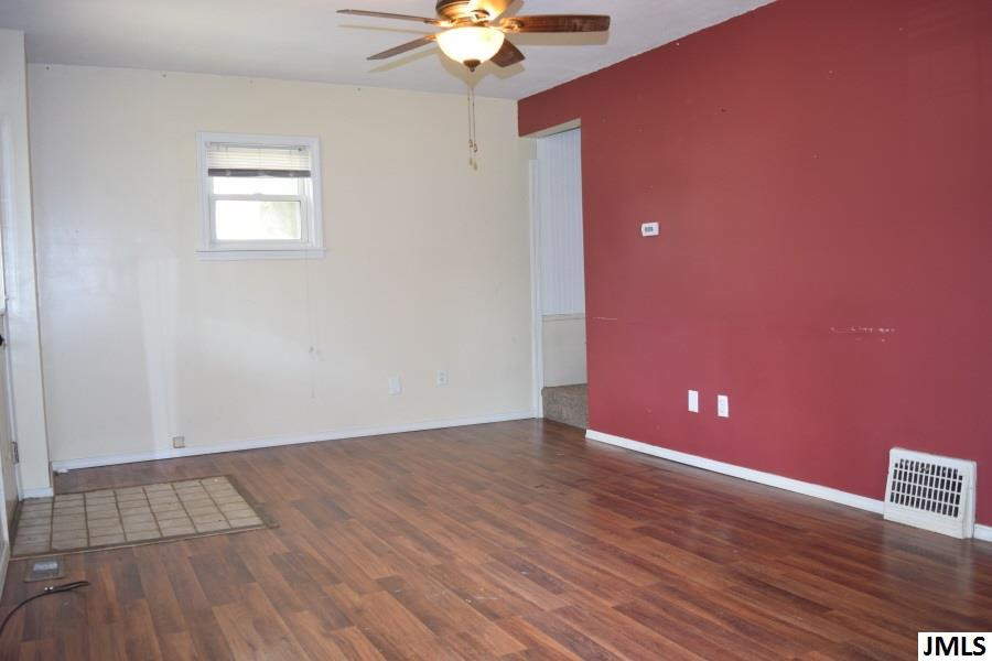 323 Orange Street Jackson, MI 49202 - Photo 4 of 14 Photo 4