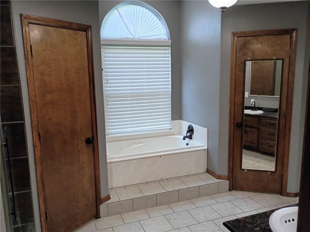 509 Wilson Street Frontenac, KS 66763 - Photo 12 of 29
