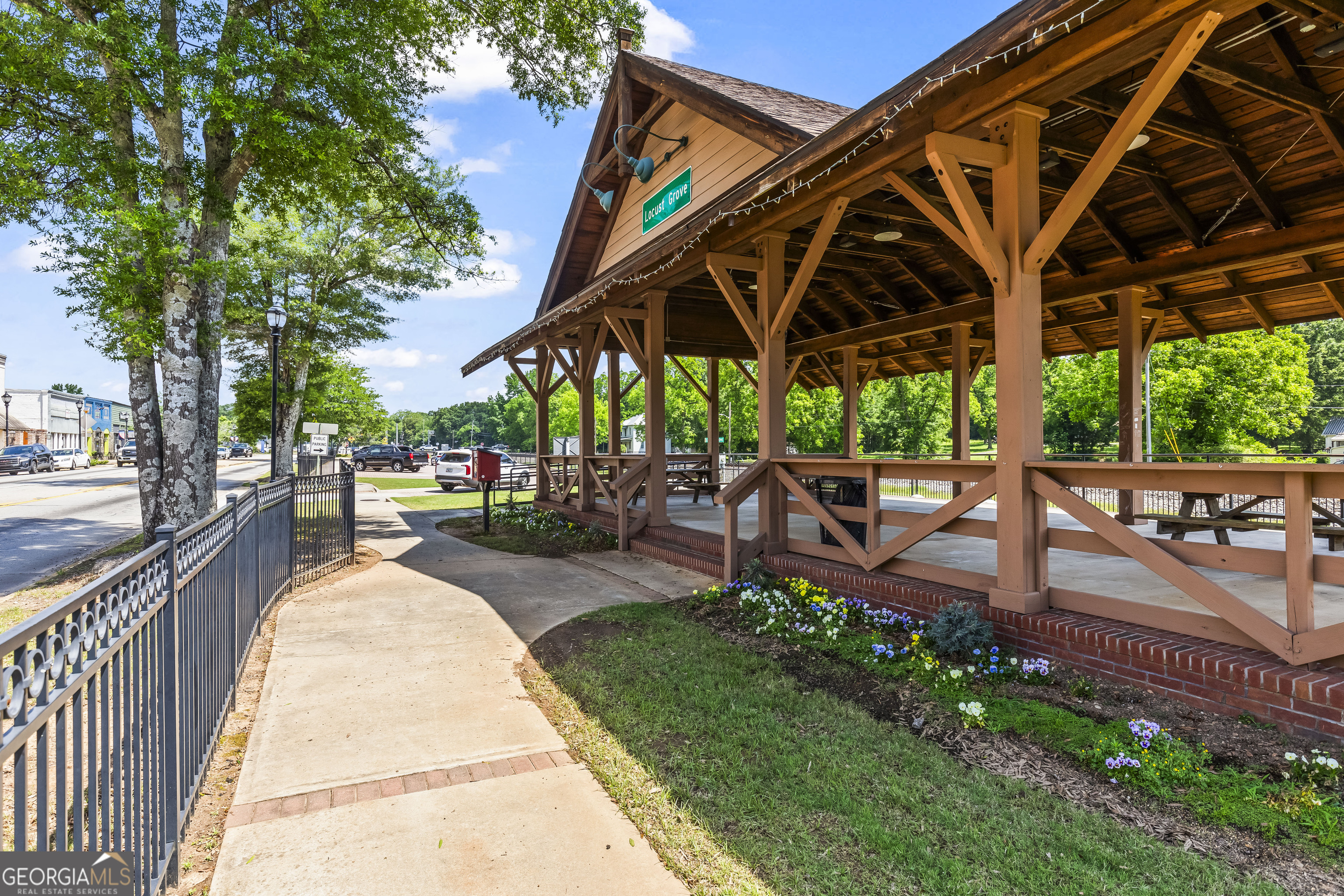 355 Chuli Road Griffin, GA 30223 - Photo 10 of 16 a view of a backyard with sitting area
