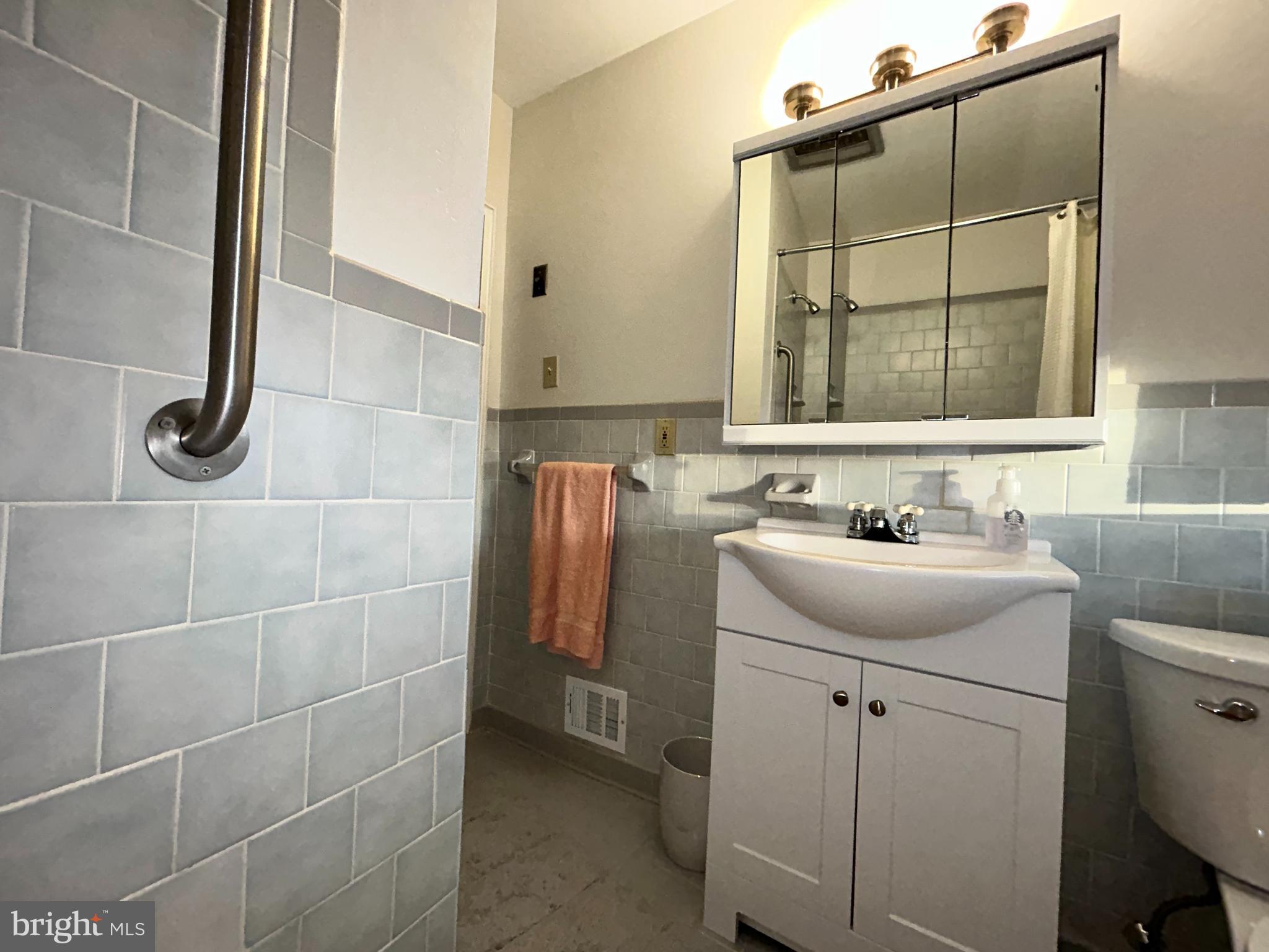 2714 Moorgate Road Dundalk, MD 21222 - Photo 24 of 41 Bathroom