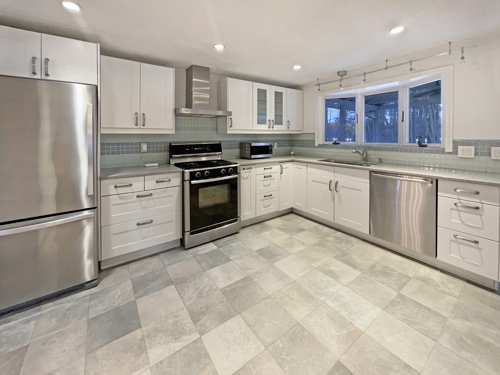 26 Field Road Sudbury, MA 01776 - Photo 7 of 28