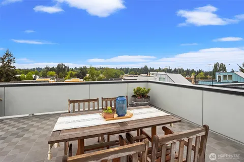 $1,025,000 | 9230 Interlake Avenue North, Seattle, WA 98103