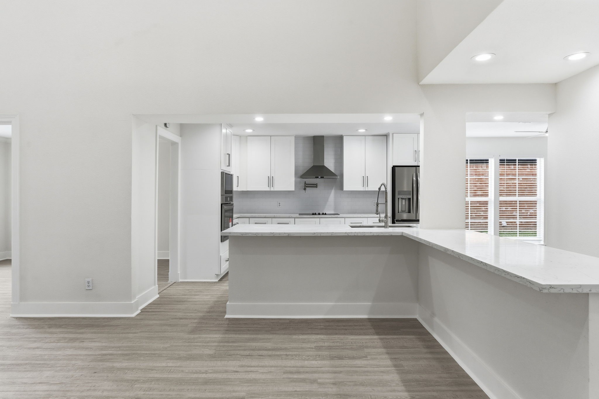 13811 Menasco Court Houston, TX 77077 - Photo 13 of 50 Enjoy quick meals at the eat-in breakfast bar.