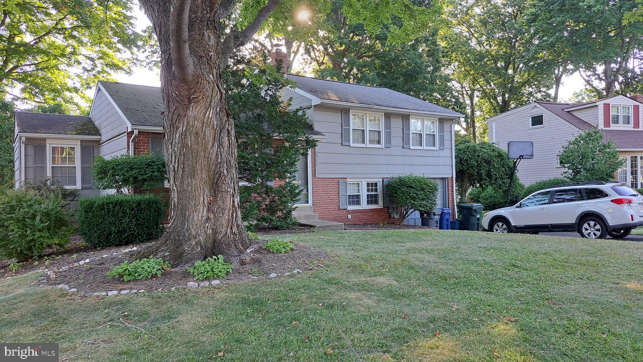 2911 Eagle Road Abington, PA 19001 - Photo 1 of 12 Classic Split with Personality