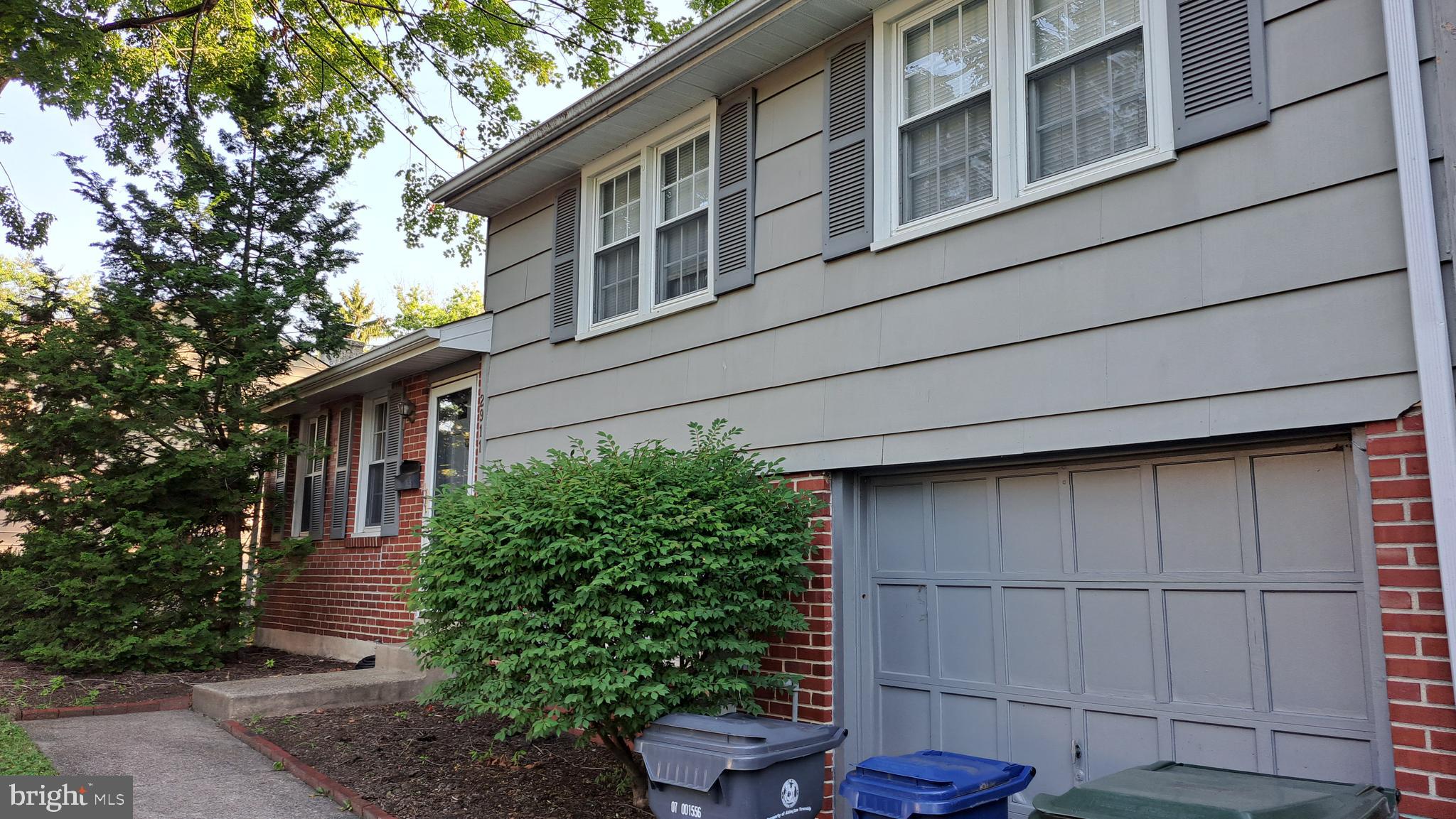 2911 Eagle Road Abington, PA 19001 - Photo 3 of 12 Tenant is packing up