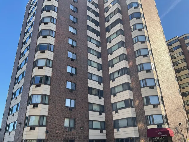 $1,000 | 7337 South South Shore Drive, Unit 722, Chicago, IL 60649