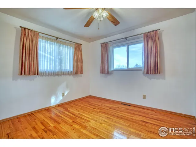 a view of empty room with window