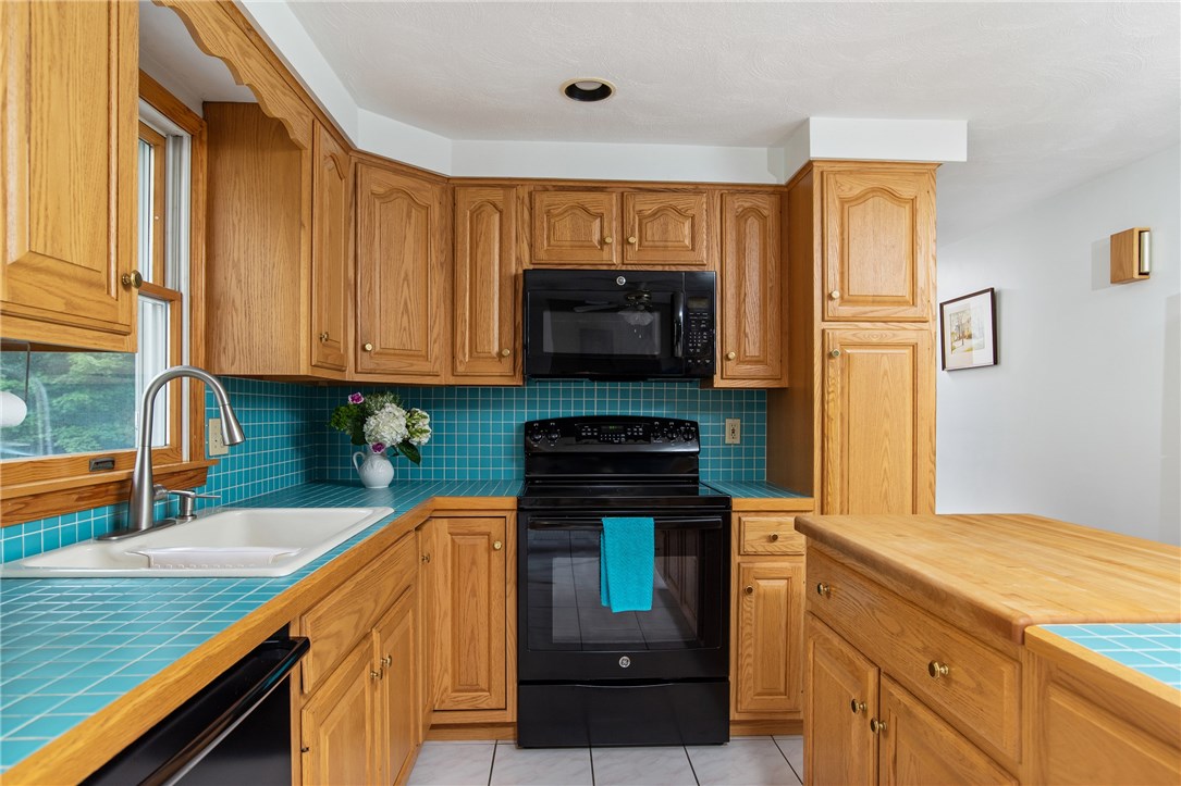 804 Whaley Hollow Road Coventry, RI 02816 - Photo 10 of 35