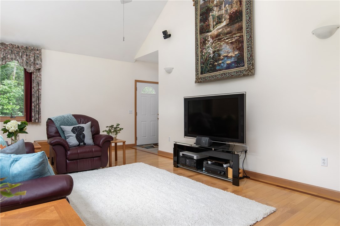 804 Whaley Hollow Road Coventry, RI 02816 - Photo 4 of 35