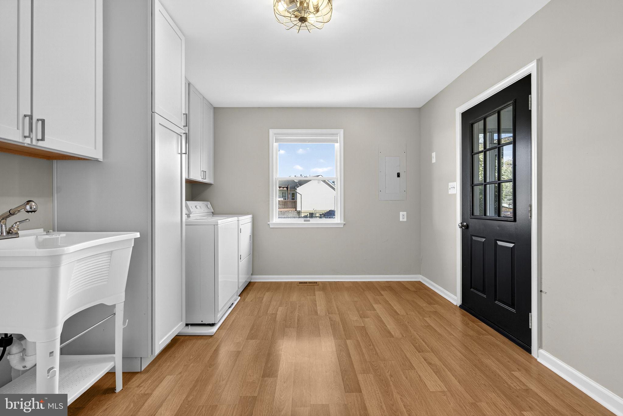 2140 6th Street Middletown, VA 22645 - Photo 16 of 62 Large mudroom/laundry area