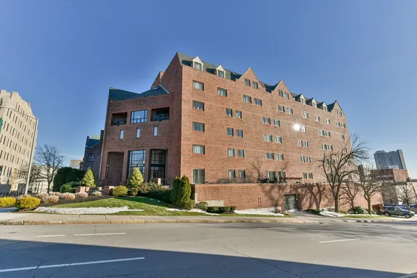 $2,000 | 44 Elm Street, Unit 306, Worcester, MA 01609
