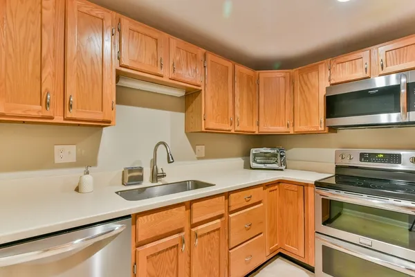$2,000 | 44 Elm Street, Unit 306, Worcester, MA 01609
