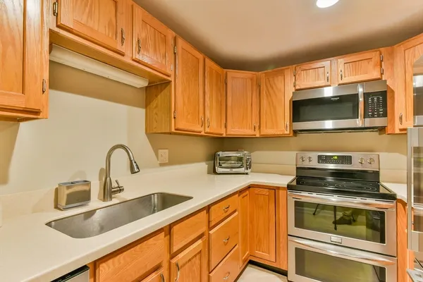 $2,000 | 44 Elm Street, Unit 306, Worcester, MA 01609