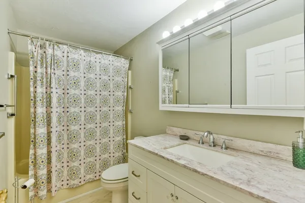 $2,000 | 44 Elm Street, Unit 306, Worcester, MA 01609