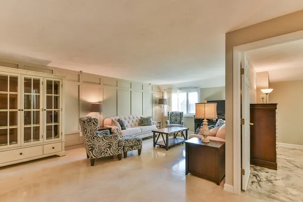 $2,000 | 44 Elm Street, Unit 306, Worcester, MA 01609