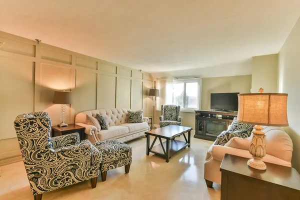 $2,000 | 44 Elm Street, Unit 306, Worcester, MA 01609