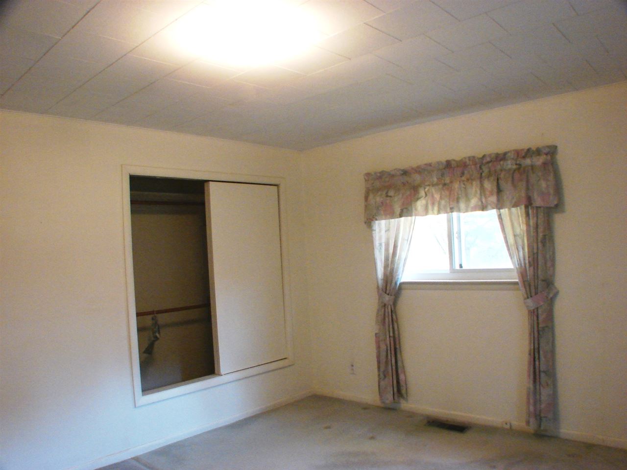 4266 West Birmingham Road Alma, MI 48801 - Photo 13 of 21 1854756-17.JPG