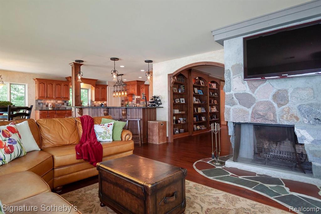 204 Gallogly Road Lake Angelus, MI 48326 - Photo 15 of 85