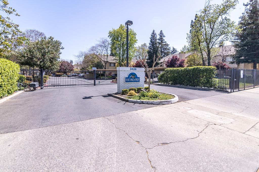 3400 Sullivan Court, Unit 166 Modesto, CA 95356 - Photo 12 of 14 Vintage Gate Entrance