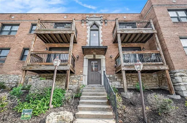 $1,375 | 1104 West 46th Street, Unit 2, Kansas City, MO 64111