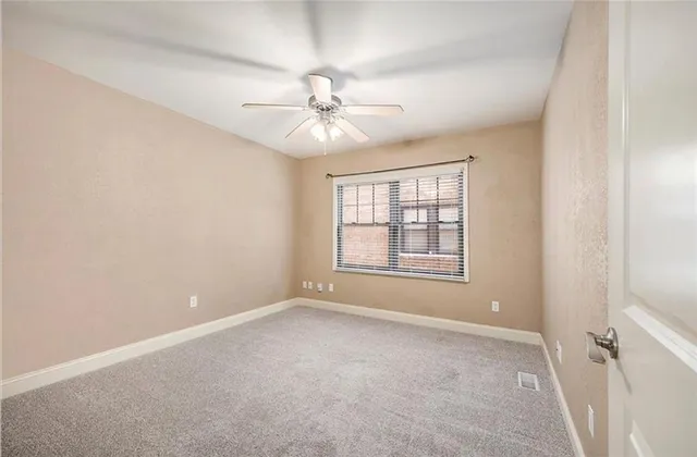 $1,375 | 1104 West 46th Street, Unit 2, Kansas City, MO 64111
