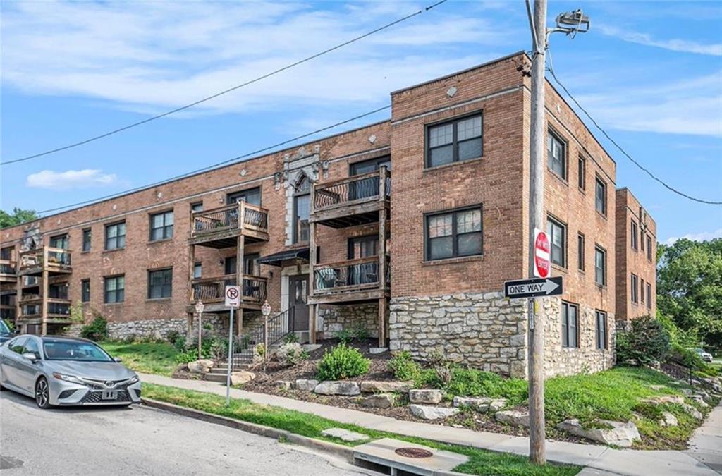 1104 West 46th Street, Unit 2 Kansas City, MO 64112 - Photo 2 of 14