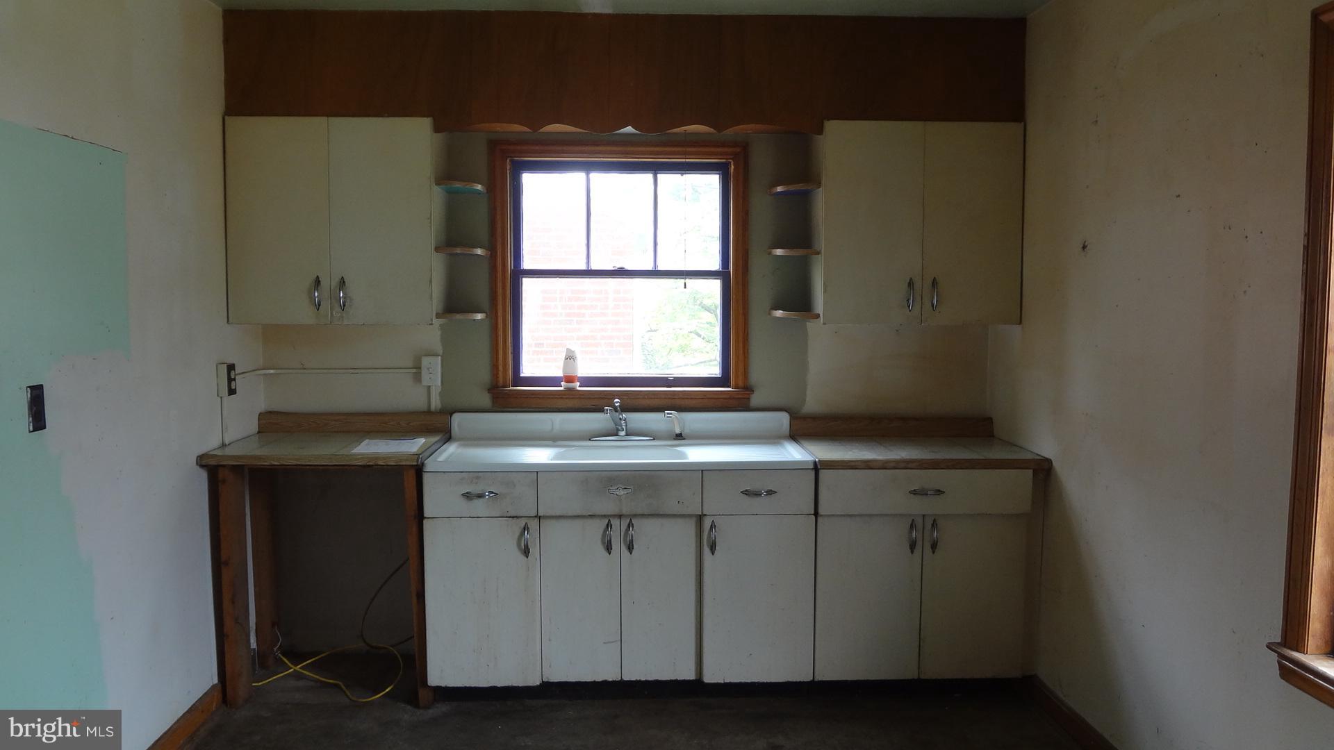 102 Frederick Avenue Frederick, MD 21701 - Photo 7 of 18 Kitchen