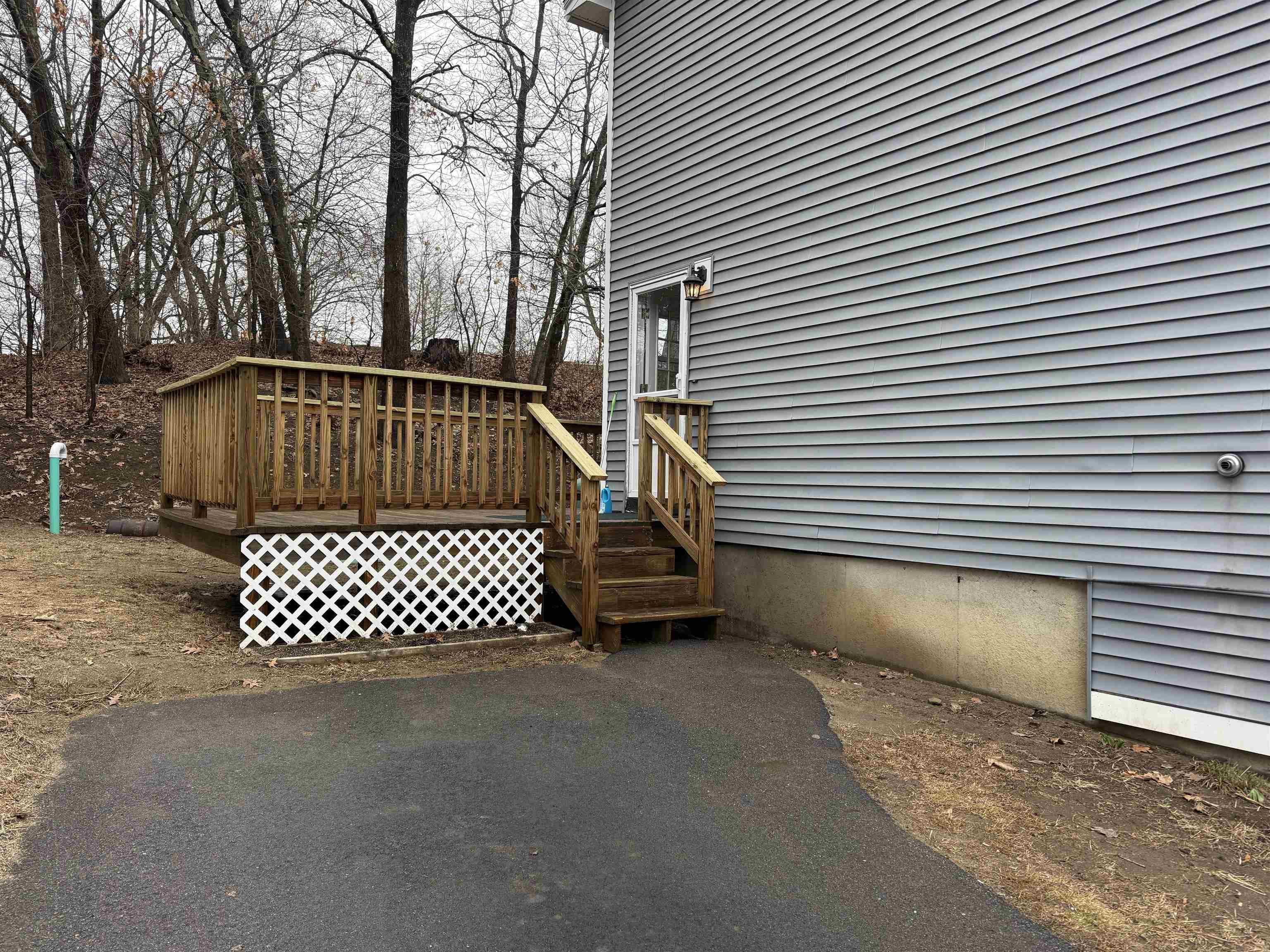 10 Sunset Circle Derry, NH 03038 - Photo 2 of 19