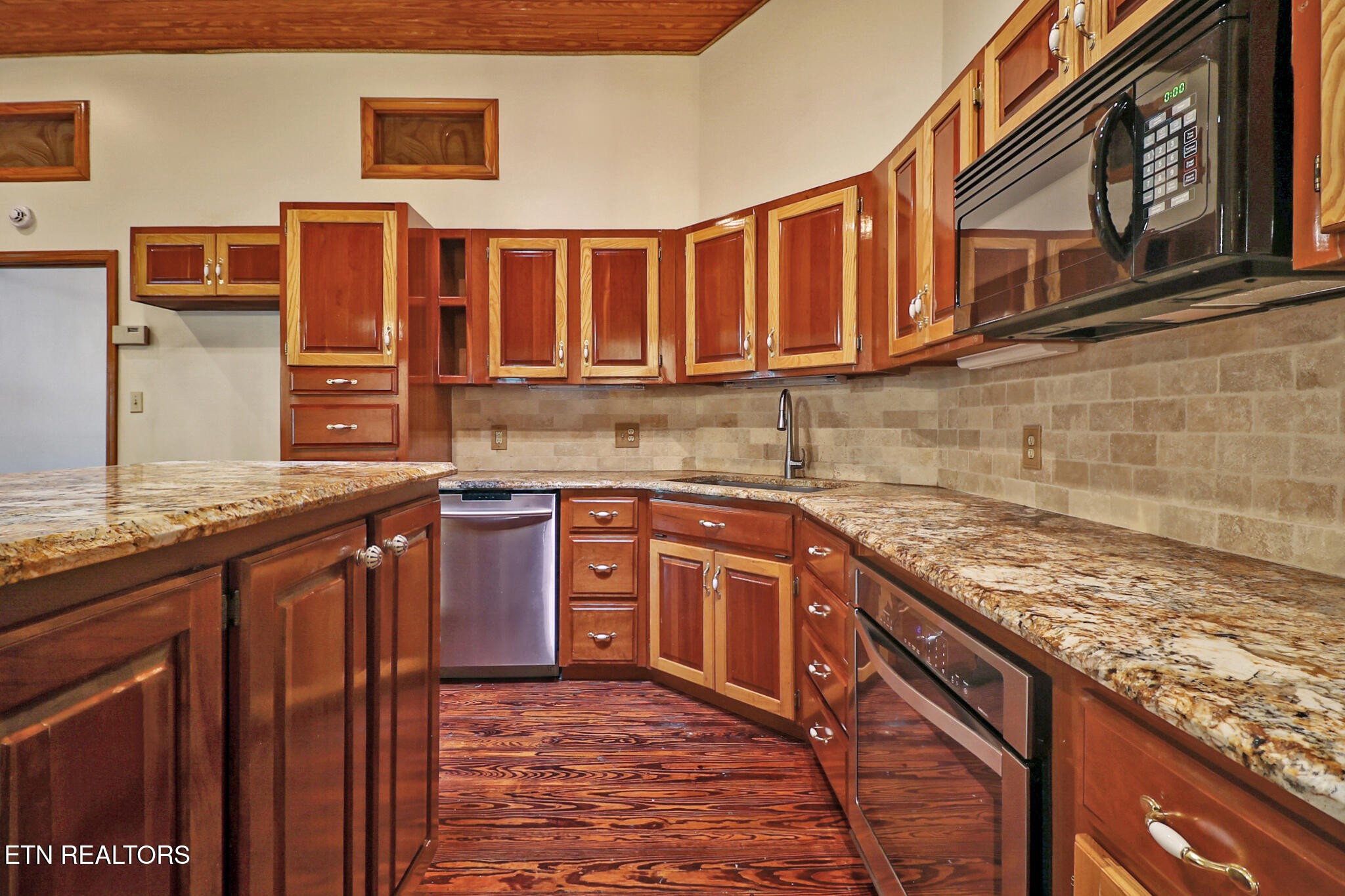 395 Ashley Lane Oneida, TN 37841 - Photo 12 of 40