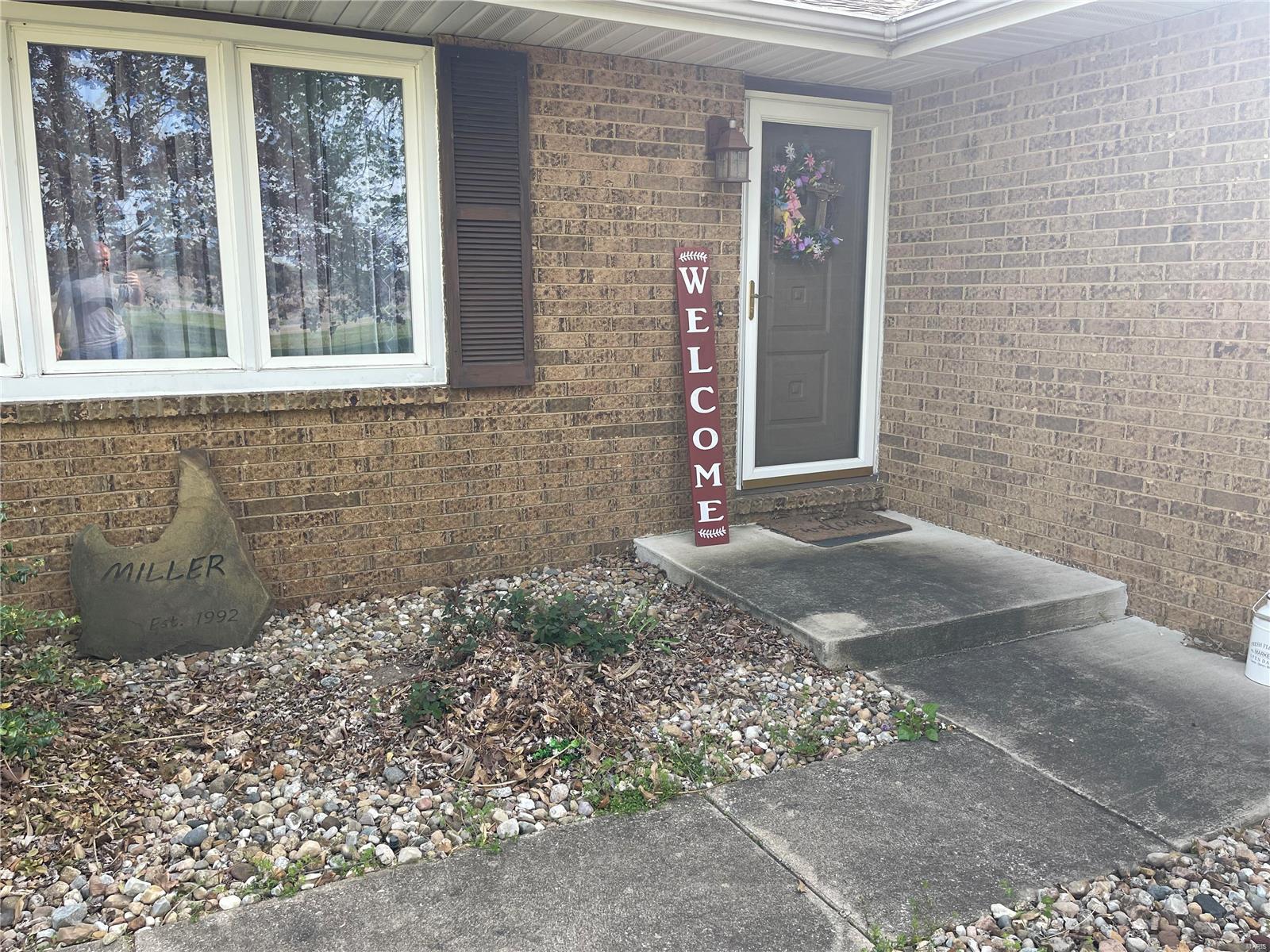 726 Walnut Hill Road Centralia, IL 62801 - Photo 2 of 17