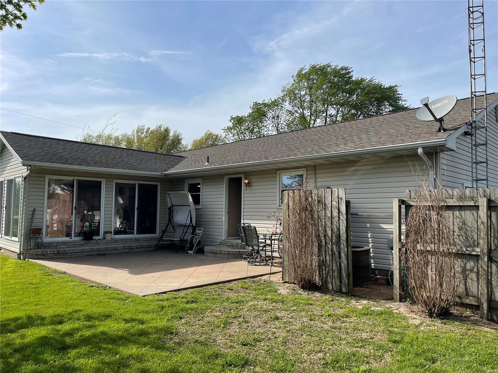 726 Walnut Hill Road Centralia, IL 62801 - Photo 3 of 17