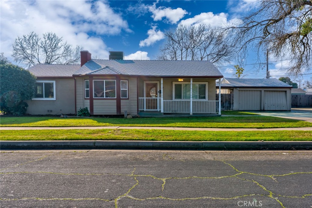 598 East 19th Street Merced, CA 95340 - Photo 2 of 25 a view of a house with a swimming pool