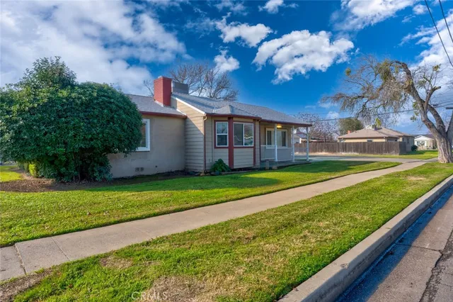 a view of a house with a backyard