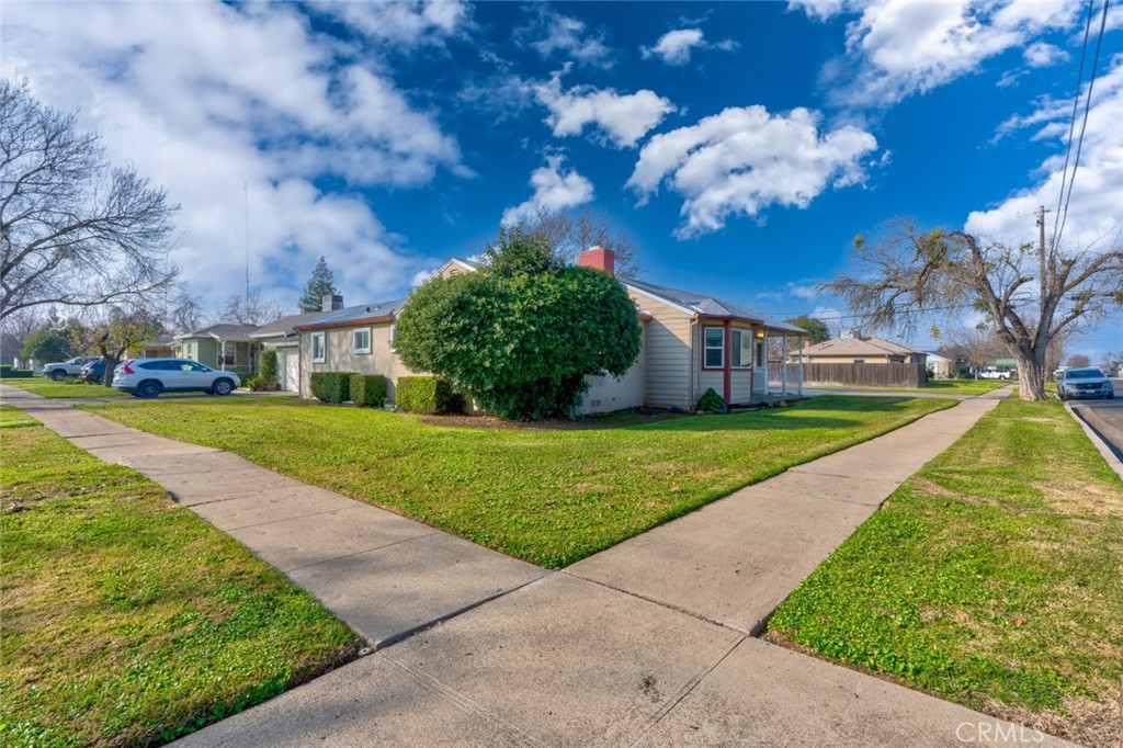 598 East 19th Street Merced, CA 95340 - Photo 5 of 25 a view of a house with garden and pathway