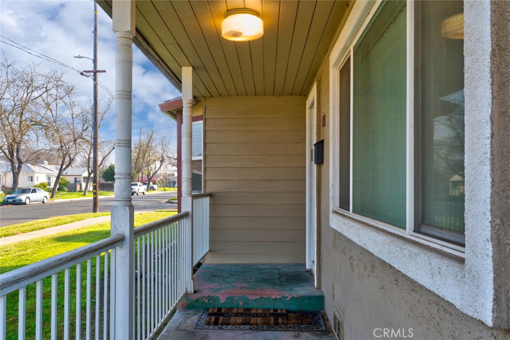 598 East 19th Street Merced, CA 95340 - Photo 6 of 25 a view of a balcony