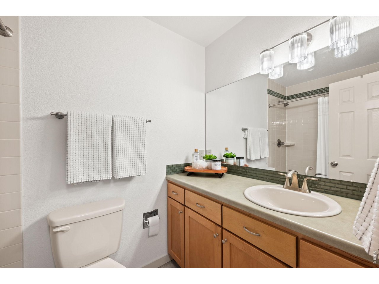 7422 Clubhouse Road Boulder, CO 80301 - Photo 16 of 25 3/4 en suite bathroom