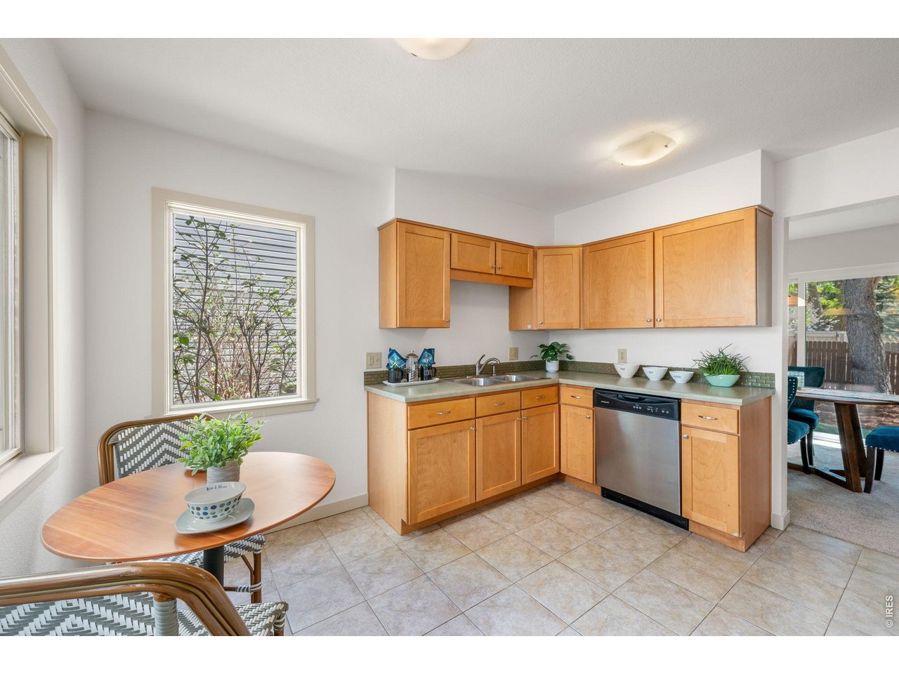 7422 Clubhouse Road Boulder, CO 80301 - Photo 4 of 25 Kitchen with breakfast nook