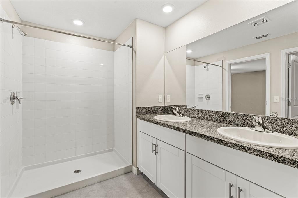 9827 Lemon Drop Loop Ruskin, FL 33573 - Photo 11 of 30 Gallery Image 11