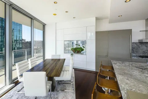 $1,150,000 | 2900 McKinnon Street, Unit 801, Dallas, TX 75201