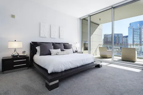 $1,150,000 | 2900 McKinnon Street, Unit 801, Dallas, TX 75201