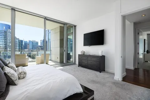 $1,150,000 | 2900 McKinnon Street, Unit 801, Dallas, TX 75201