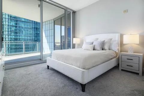 $1,150,000 | 2900 McKinnon Street, Unit 801, Dallas, TX 75201