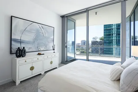 $1,150,000 | 2900 McKinnon Street, Unit 801, Dallas, TX 75201